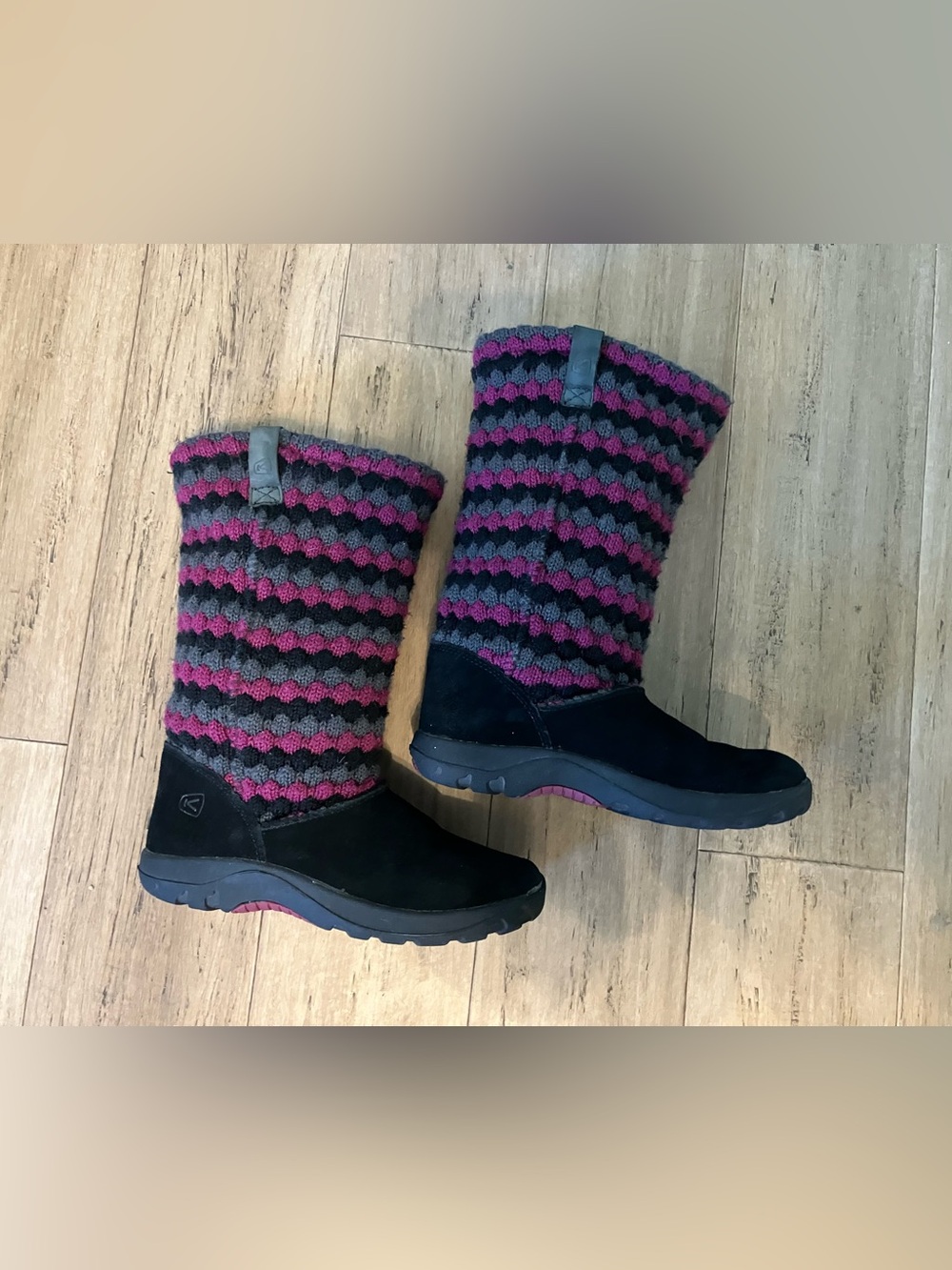 KEEN Childs sock pink, grey, black girls leather upper boots. Size 2